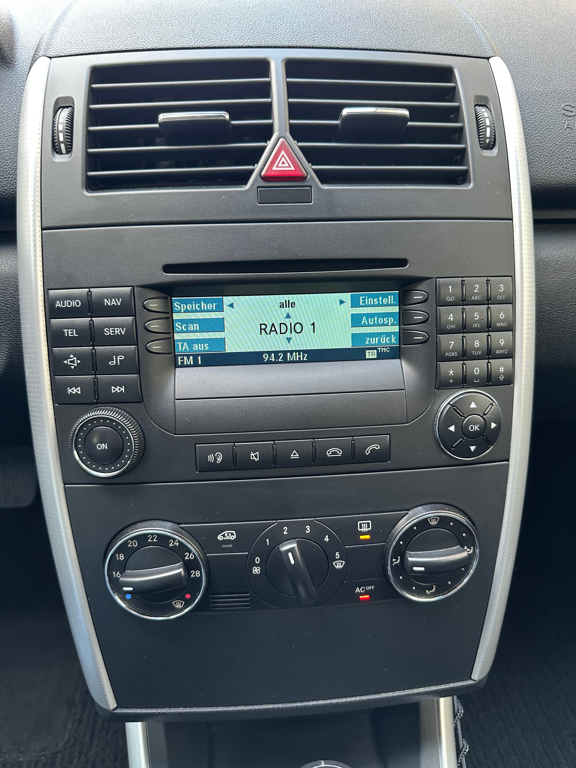MERCEDES-BENZ A 170 Avantgarde-image-21