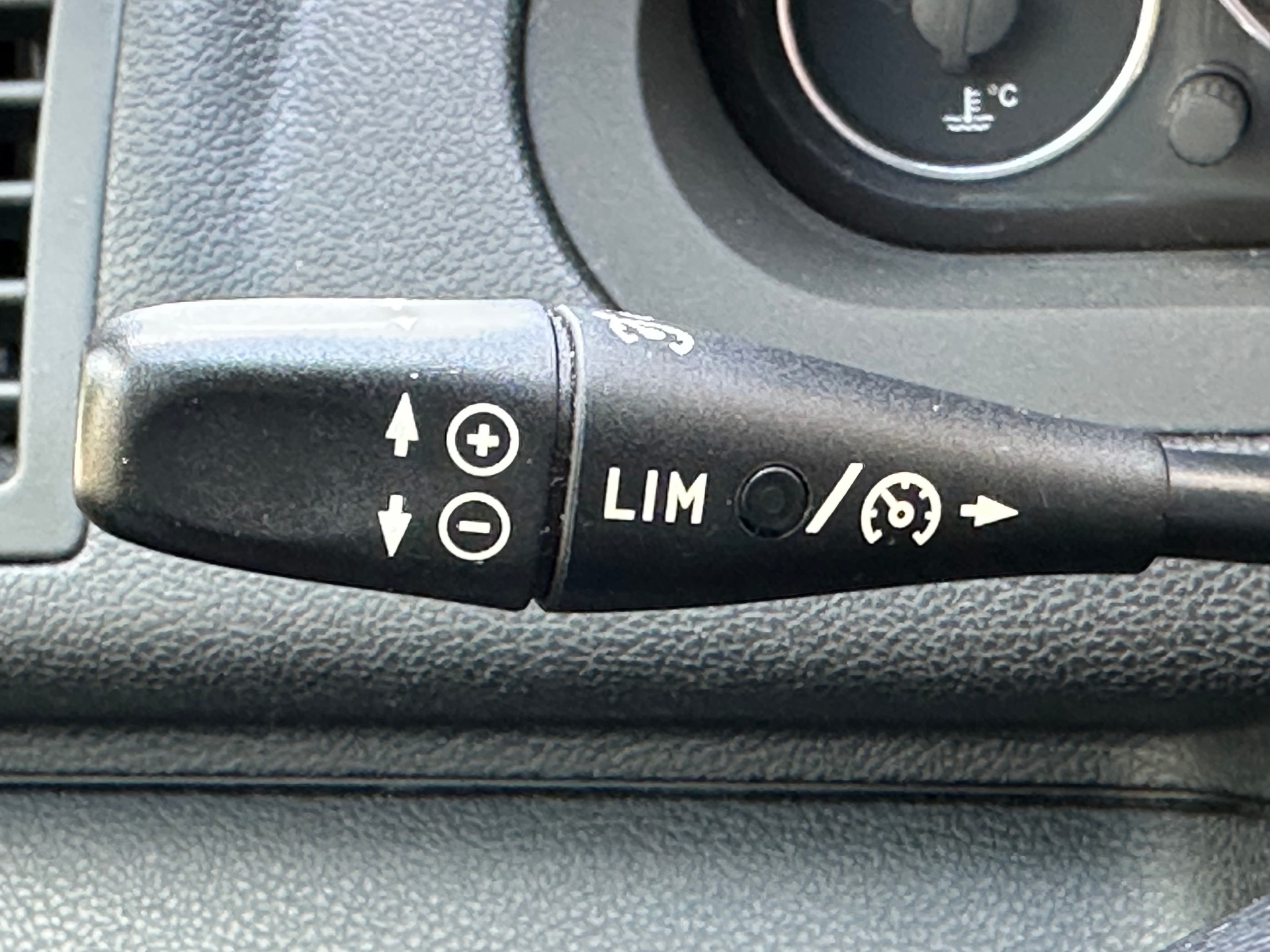 MERCEDES-BENZ A 170 Avantgarde-image-17