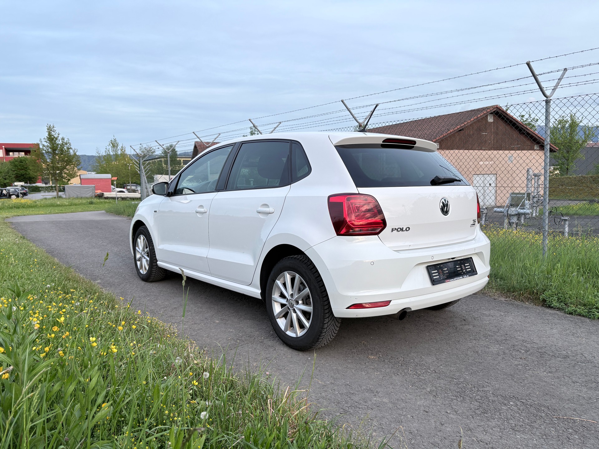 VW 1.2 TSI 90 BlueMT Lounge-image-1