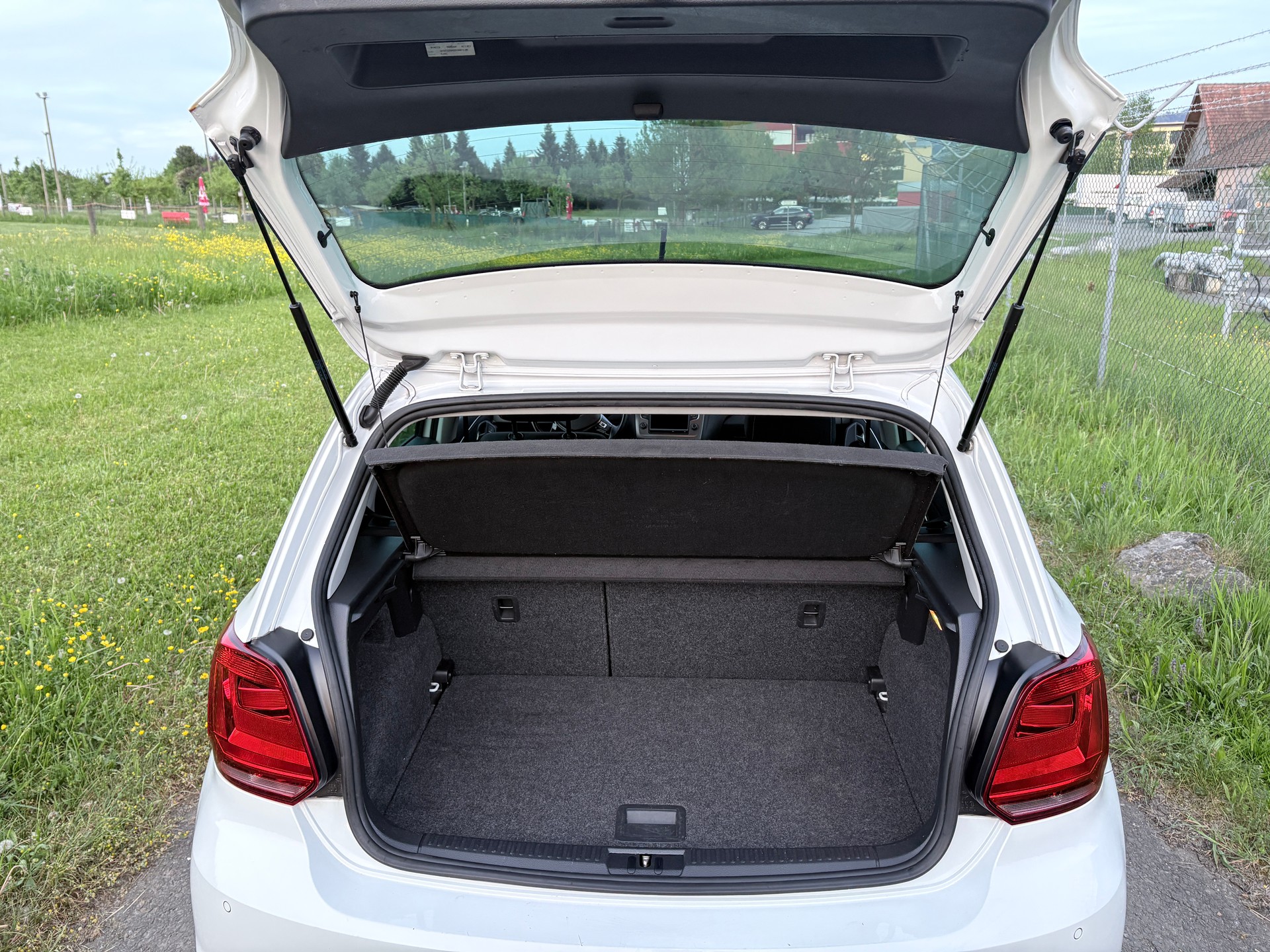 VW 1.2 TSI 90 BlueMT Lounge-image-3