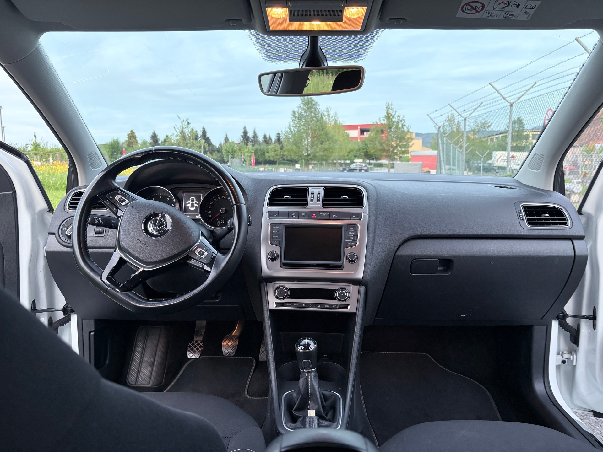 VW 1.2 TSI 90 BlueMT Lounge-image-4