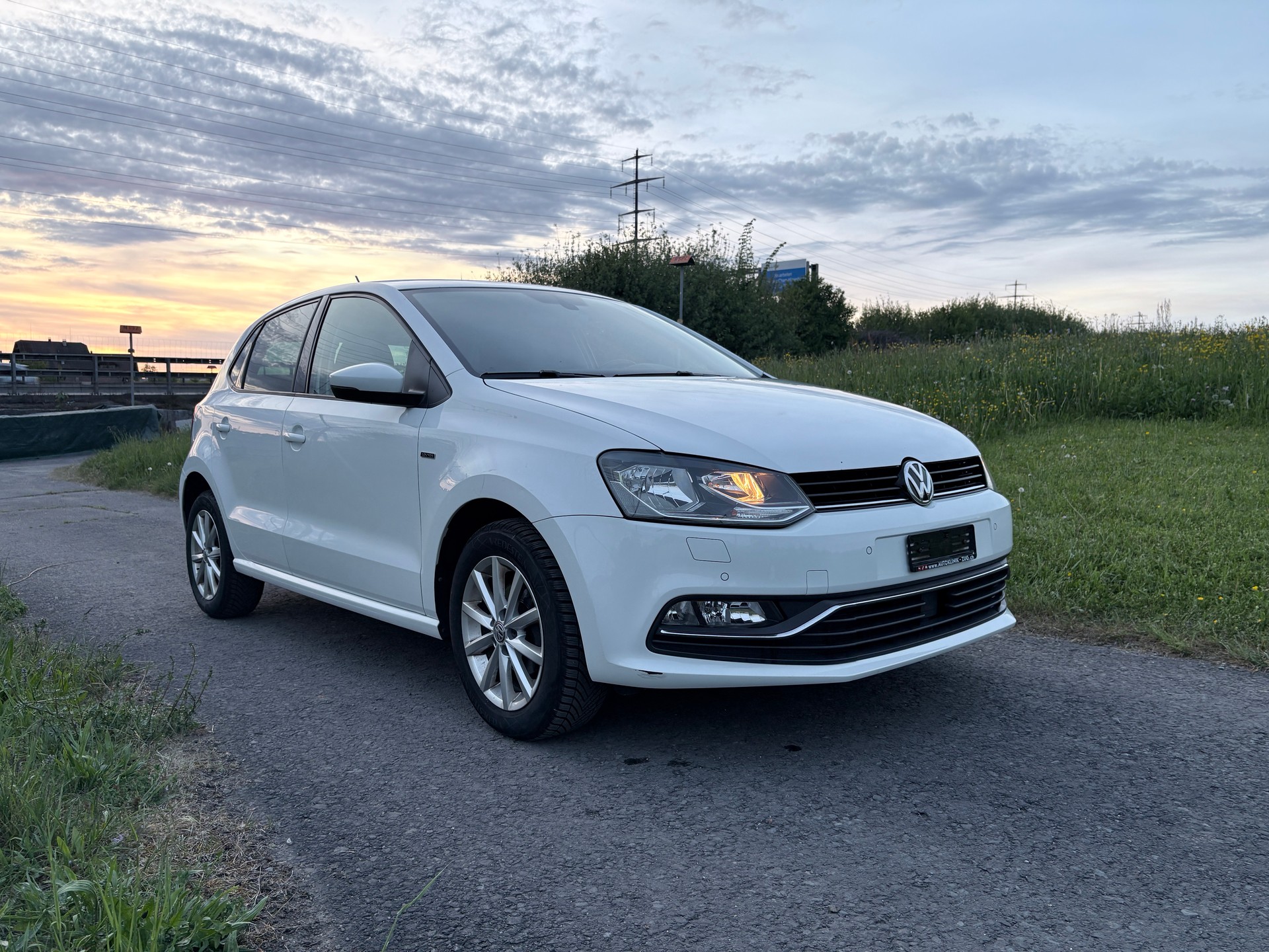 VW 1.2 TSI 90 BlueMT Lounge-image-0