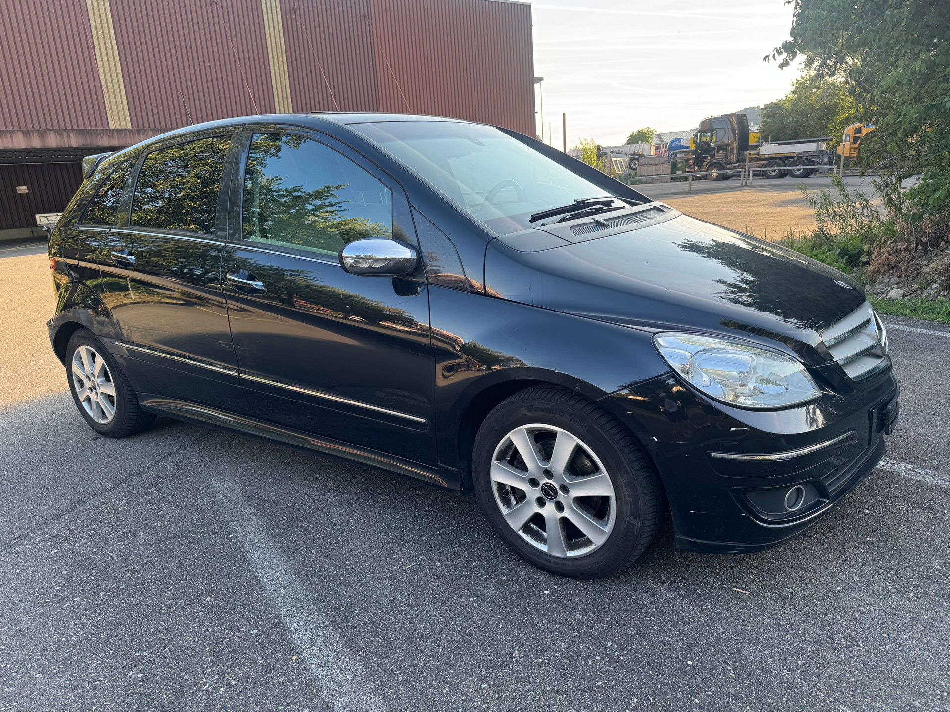 MERCEDES-BENZ B 200 T-image-4