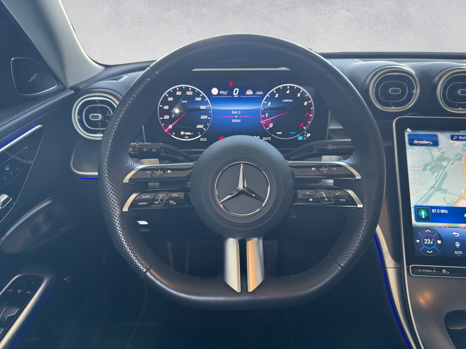 MERCEDES-BENZ C 200 AMG Line 4Matic T-Modell-image-12
