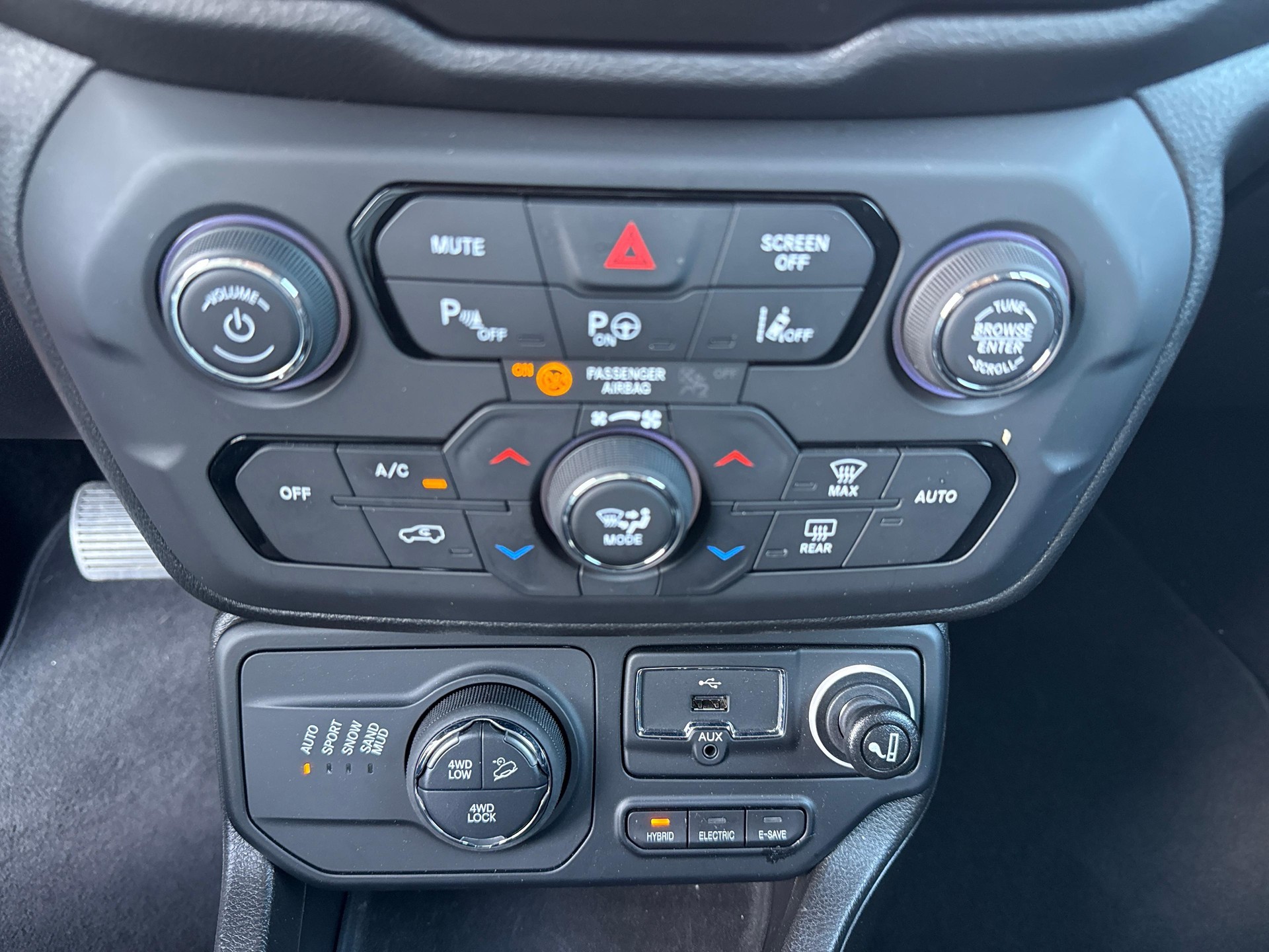 JEEP Renegade 1.3 Swiss Limited 4xe-image-18