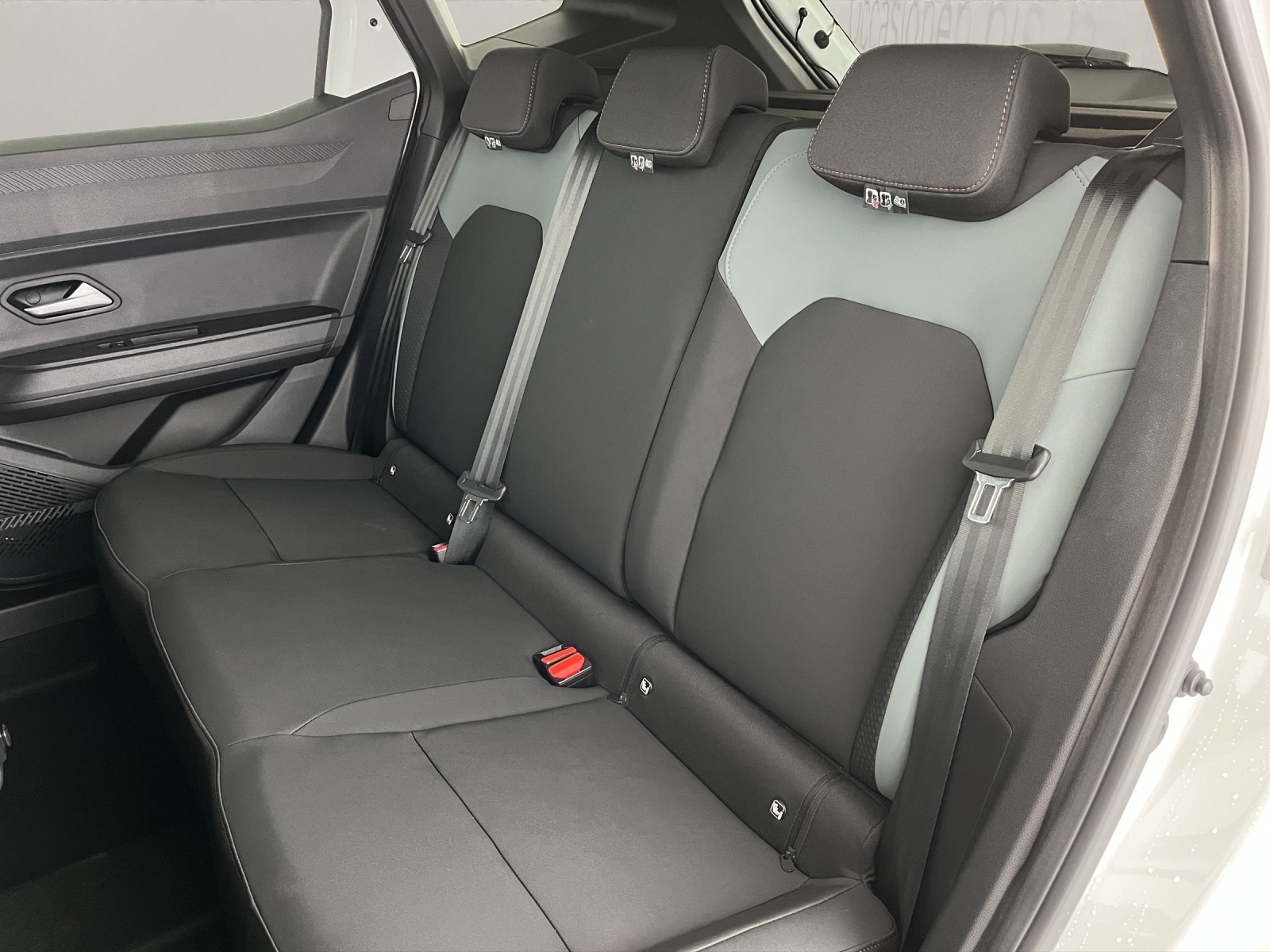 DACIA Duster 1.2 Hybrid Extreme 4WD-image-16
