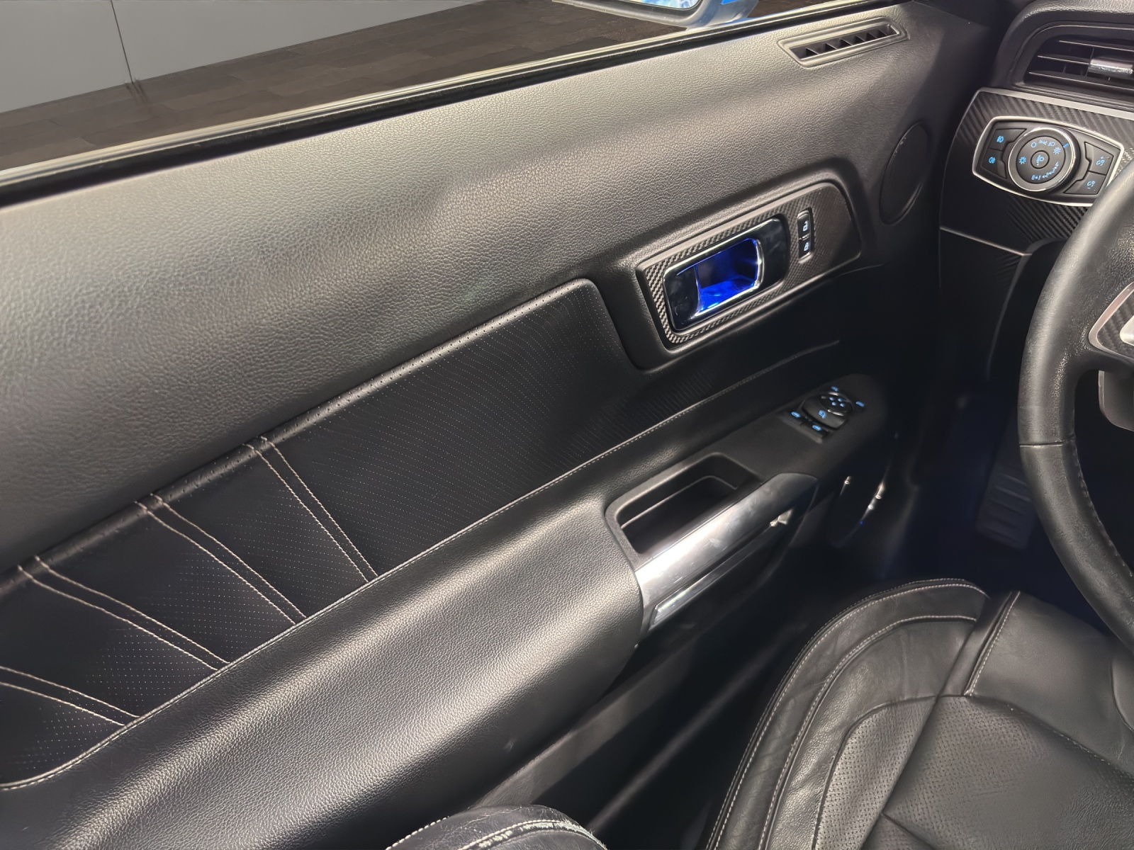 FORD Mustang Fastback 5.0 V8 GT Blue Edition Automat-image-12