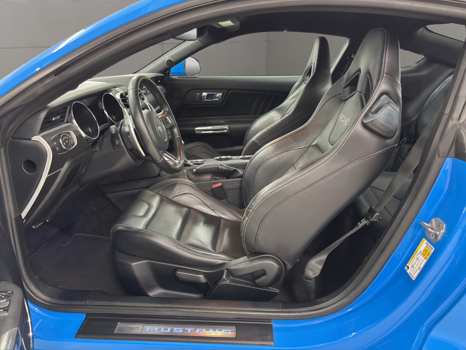 FORD Mustang Fastback 5.0 V8 GT Blue Edition Automat-image-8