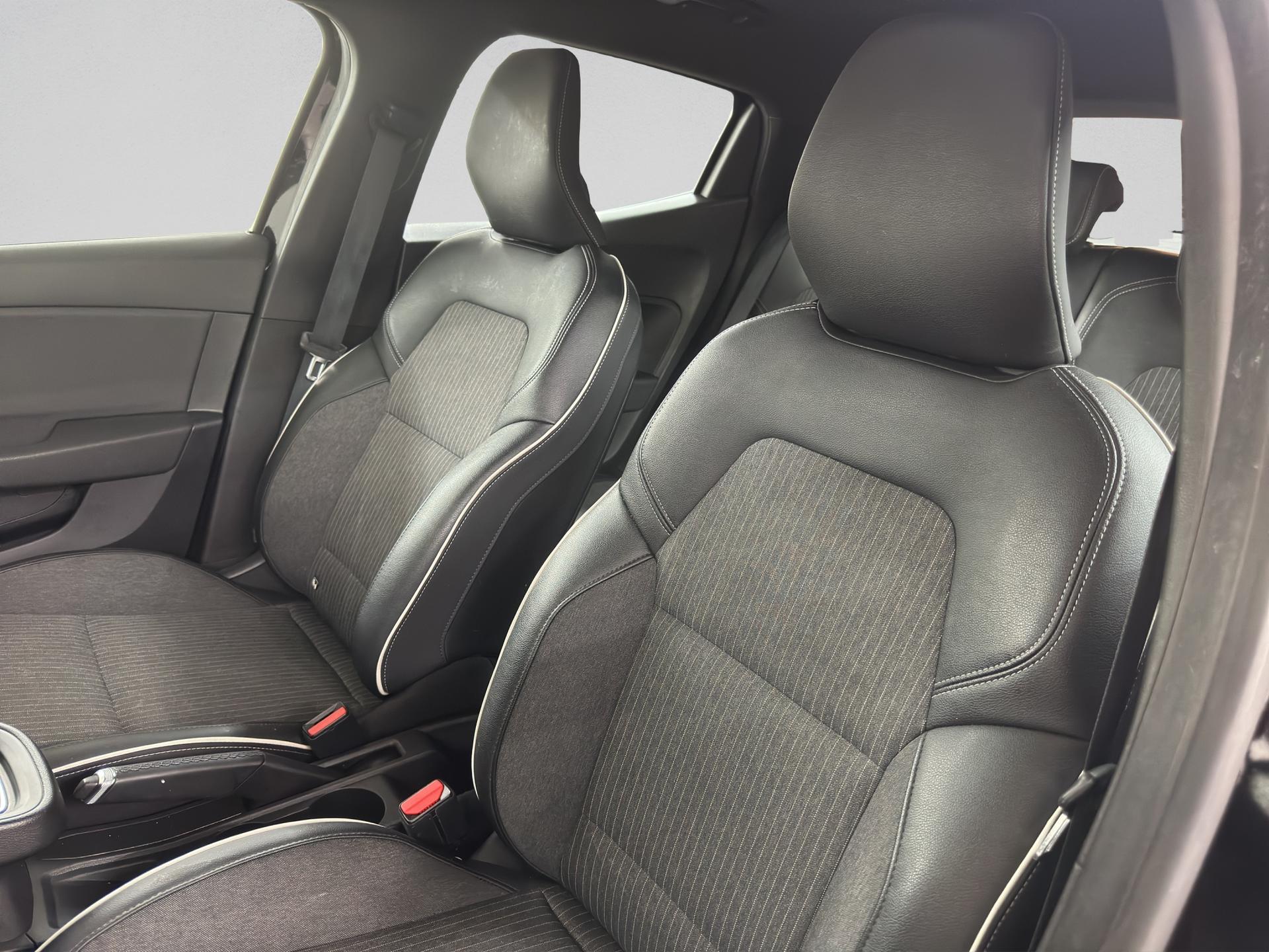 RENAULT Clio 1.6 E-Tech Intens-image-24