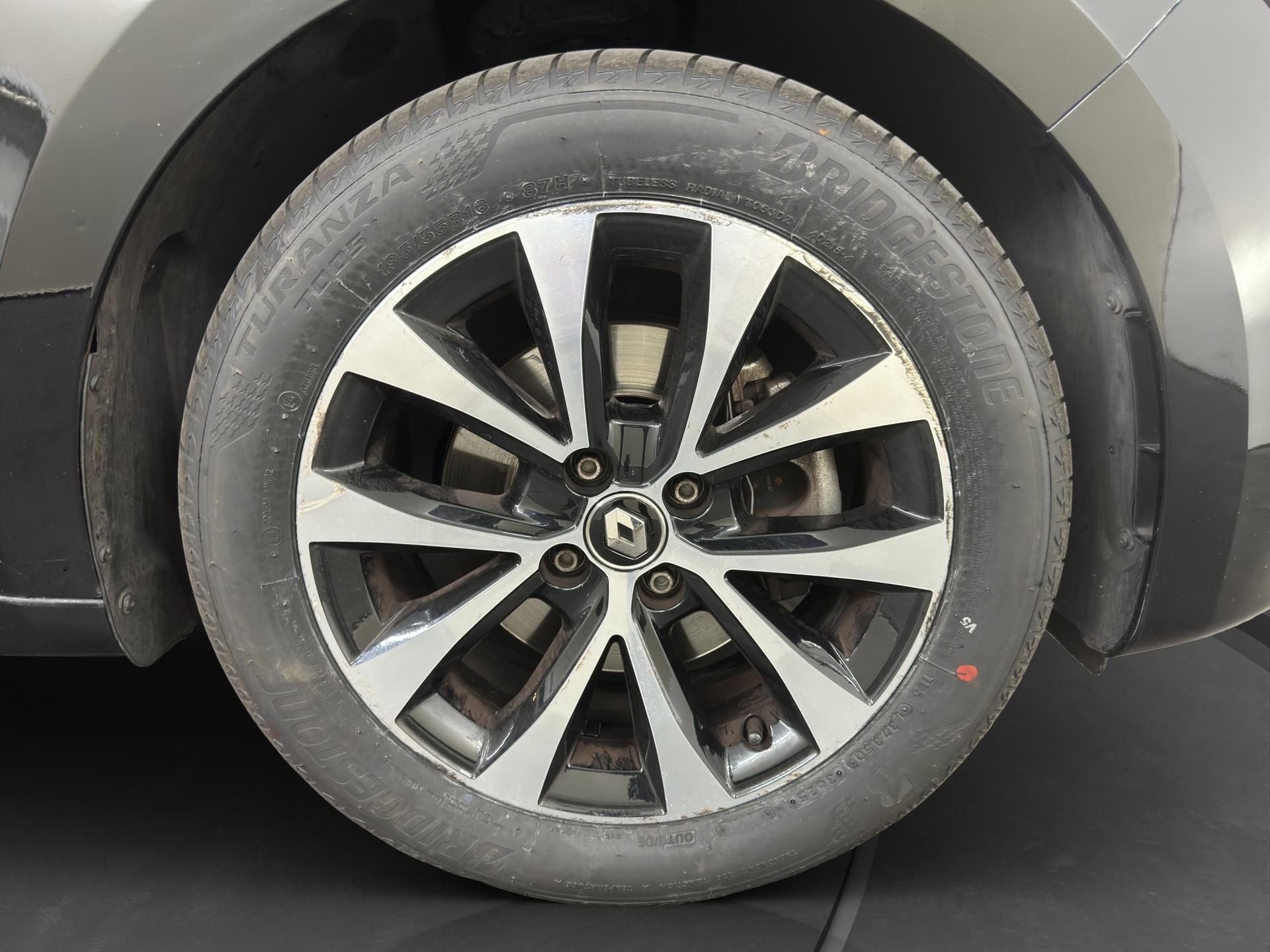 RENAULT Clio 1.6 E-Tech Intens-image-21