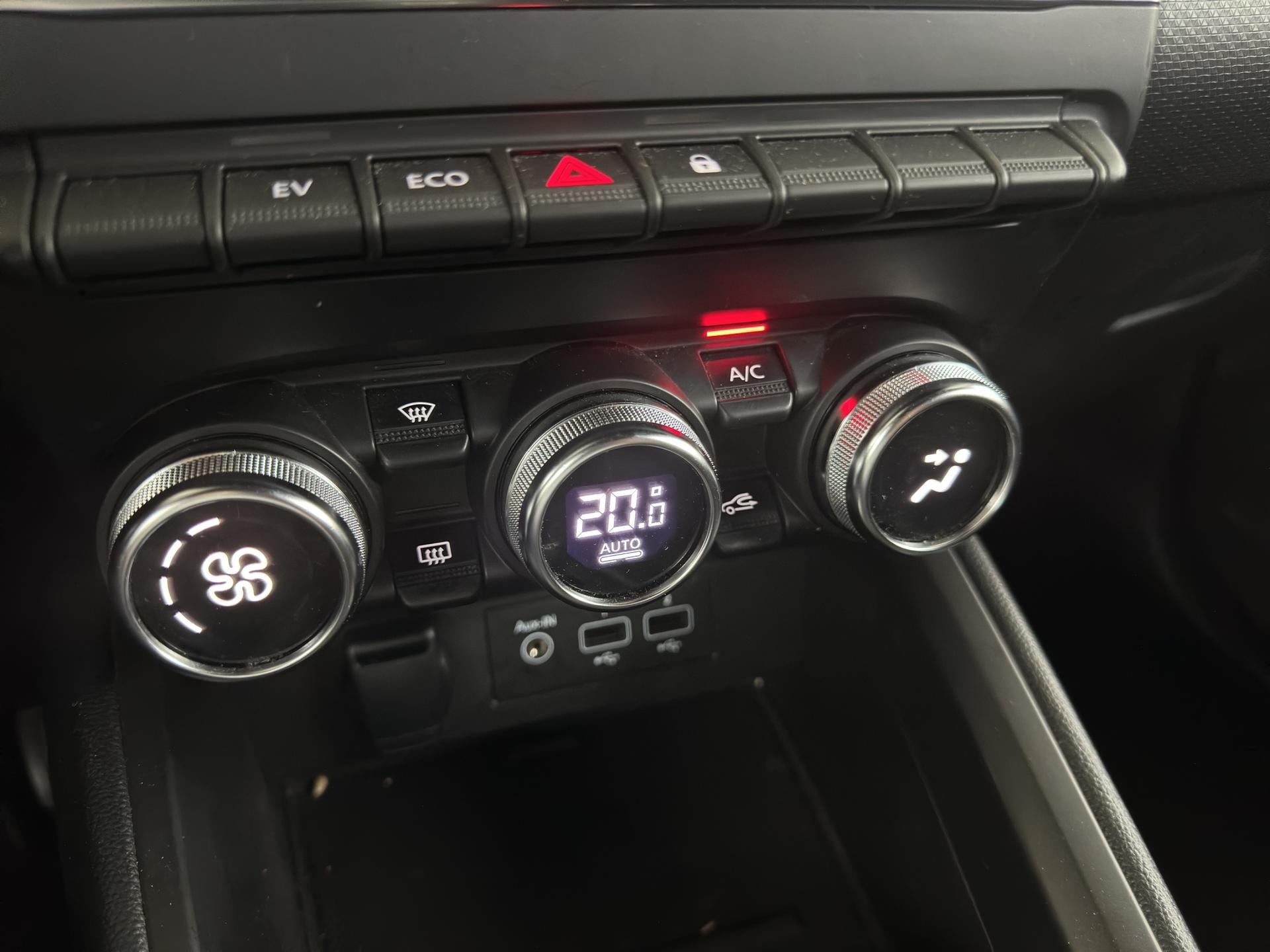RENAULT Clio 1.6 E-Tech Intens-image-16