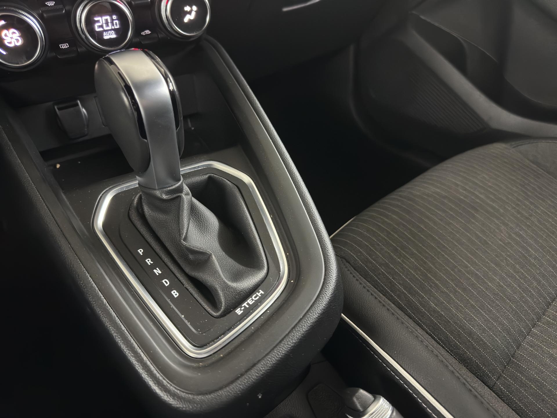 RENAULT Clio 1.6 E-Tech Intens-image-17