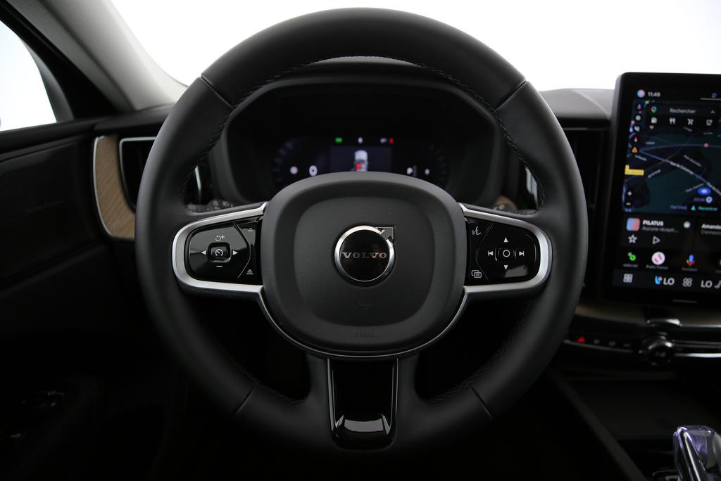 VOLVO XC60 2.0 B5 MH Plus Dark AWD-image-4