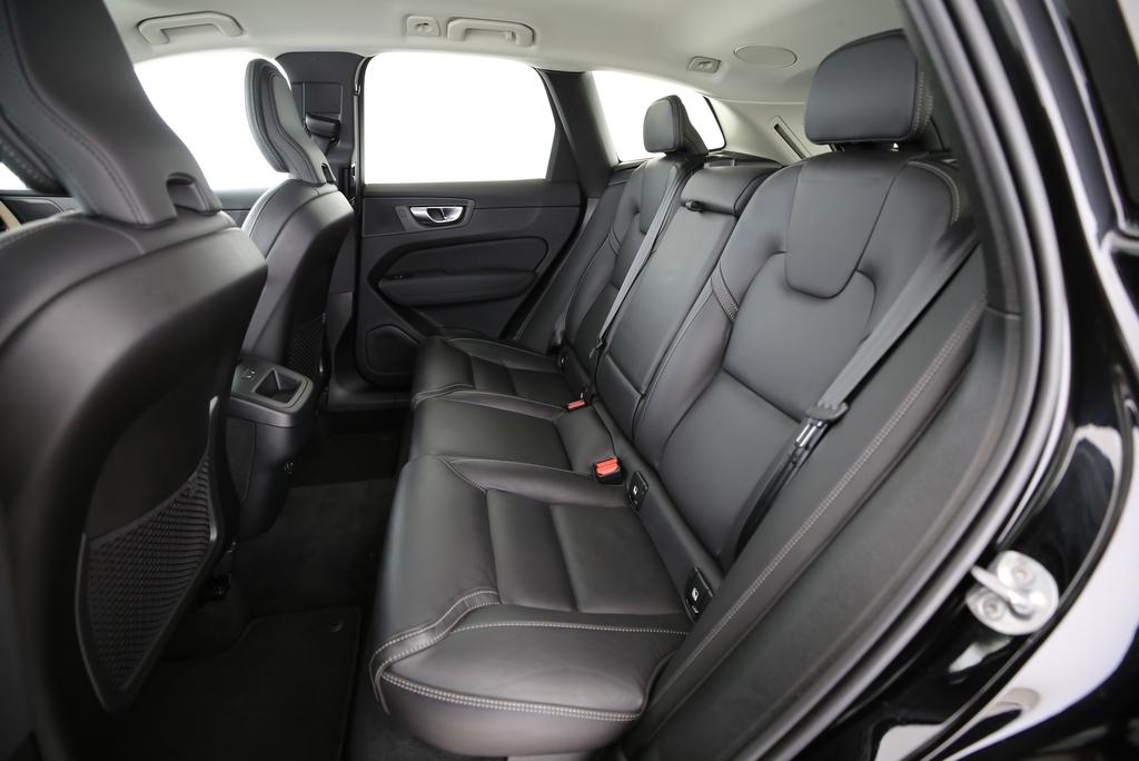 VOLVO XC60 2.0 B5 MH Plus Dark AWD-image-10