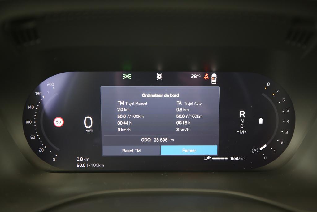 VOLVO XC60 2.0 B5 MH Plus Dark AWD-image-15