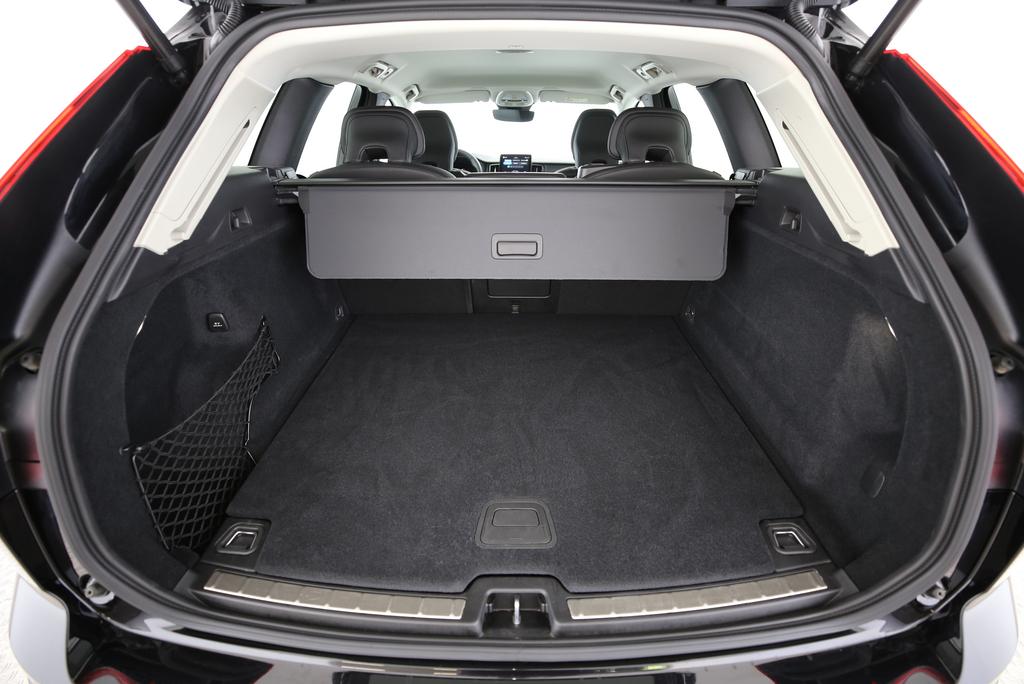 VOLVO XC60 2.0 B5 MH Plus Dark AWD-image-13