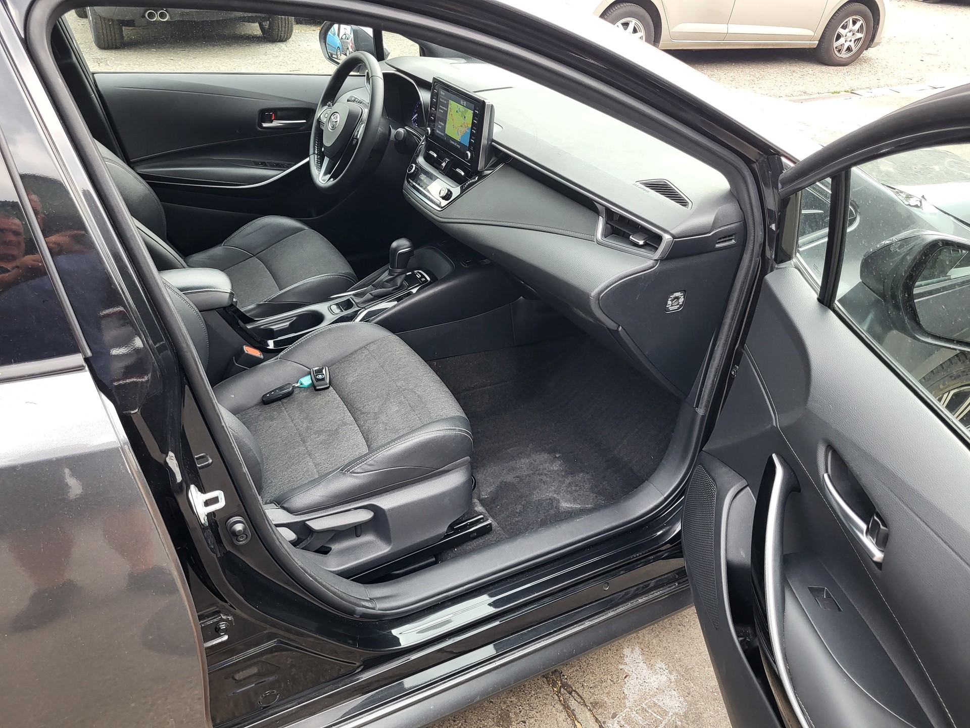 TOYOTA Corolla Touring Sports 1.8 HSD Comfort e-CVT-image-6