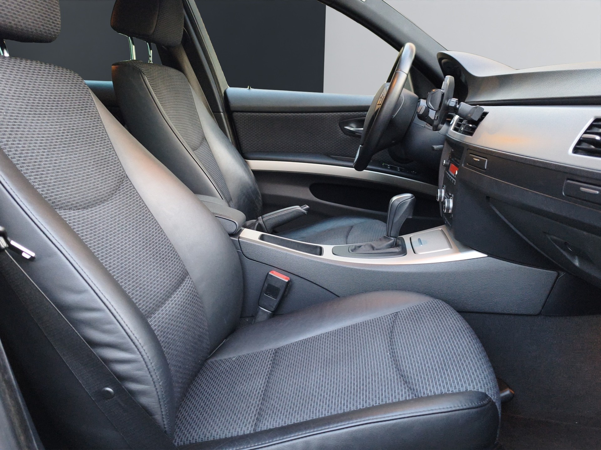 BMW 320d xDrive Touring Steptronic-image-9