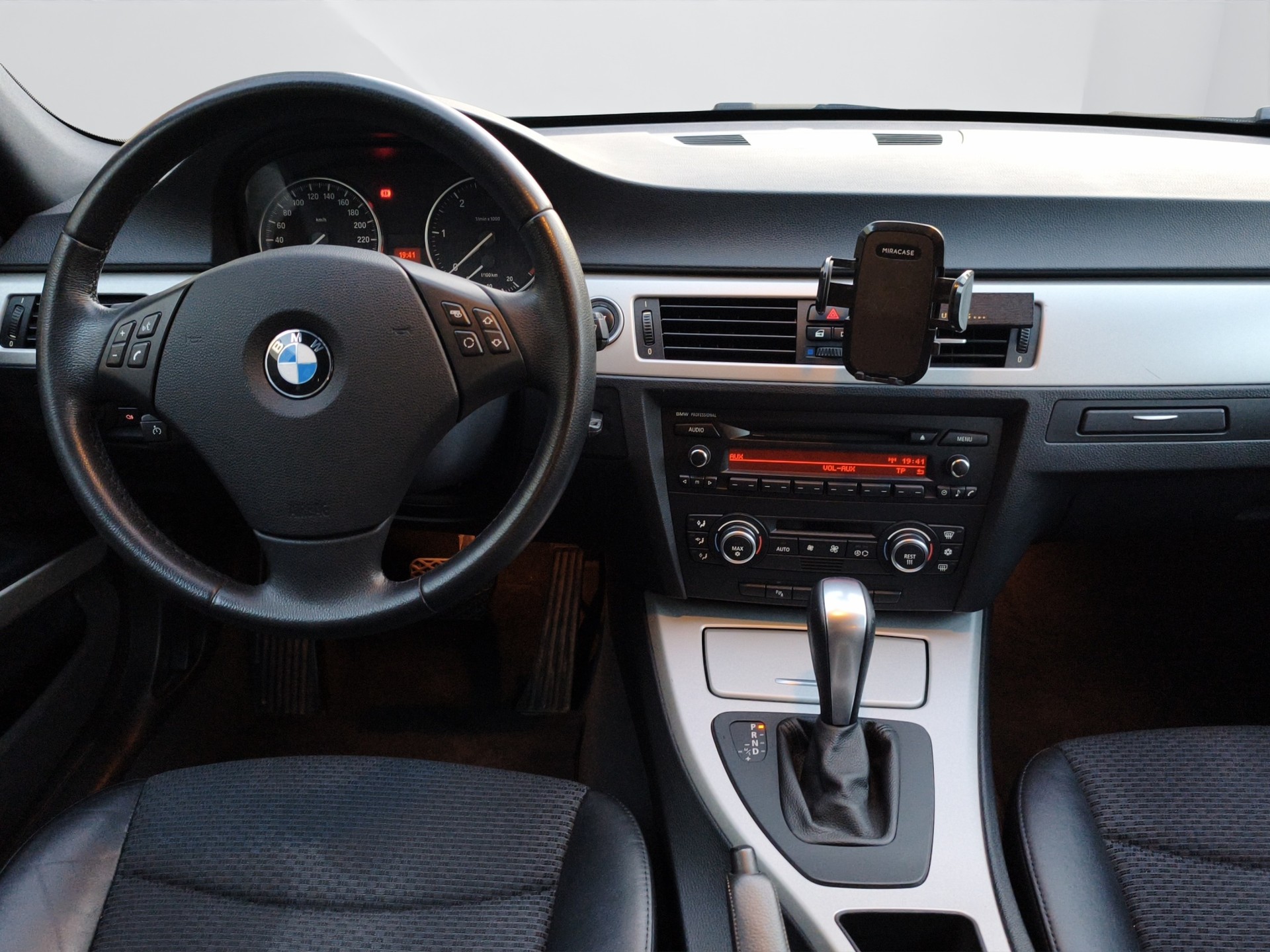 BMW 320d xDrive Touring Steptronic-image-10