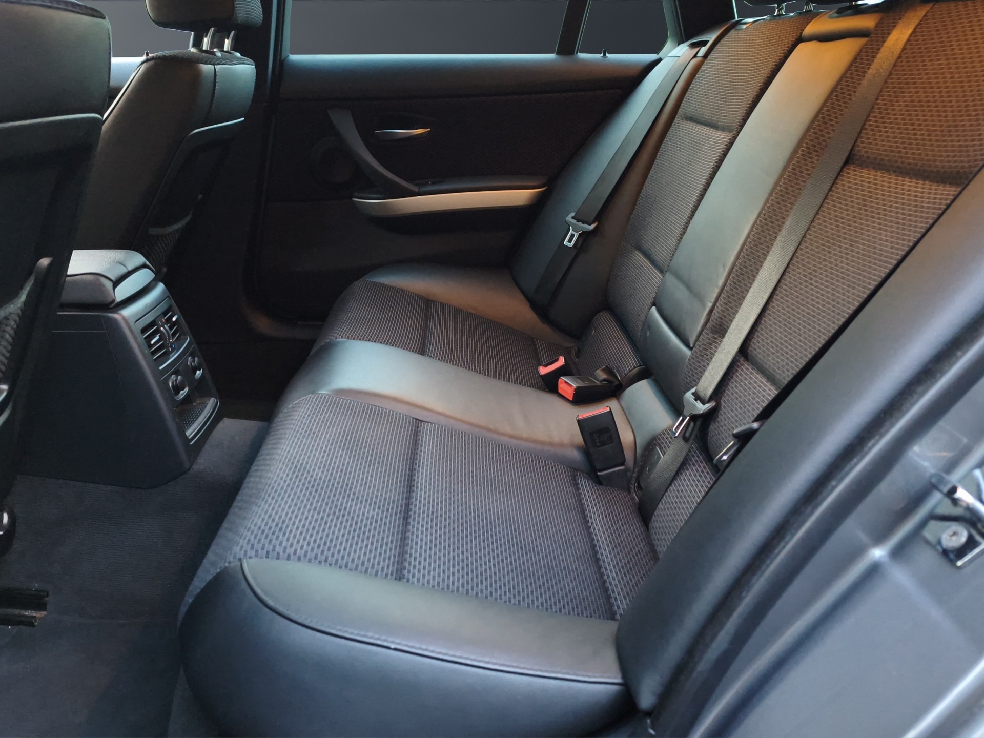 BMW 320d xDrive Touring Steptronic-image-13