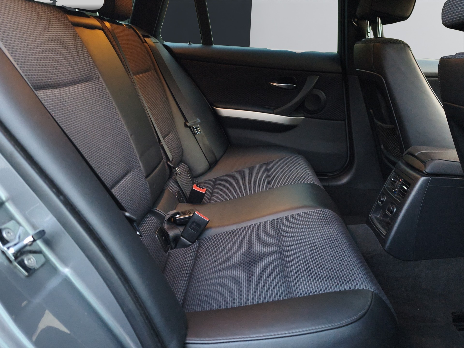 BMW 320d xDrive Touring Steptronic-image-14