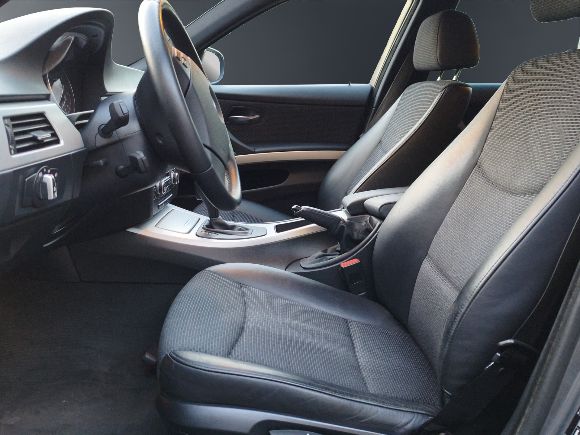 BMW 320d xDrive Touring Steptronic-image-8