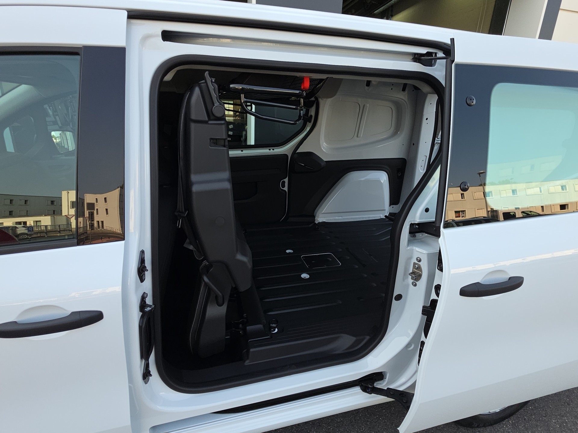 RENAULT Kangoo Van 1.3TCe Standard L2 130 PF Advance EDC-image-15
