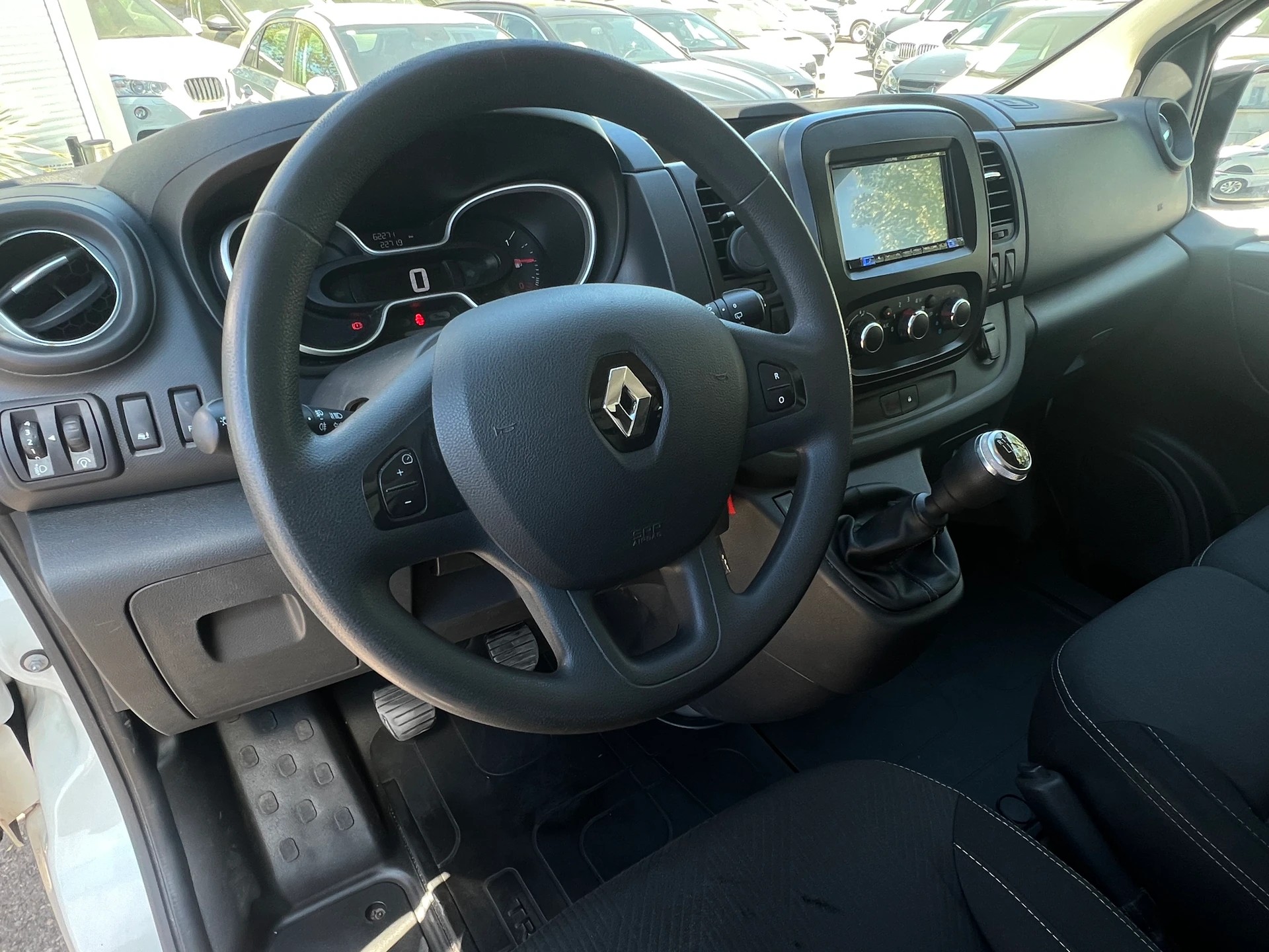RENAULT Trafic 2.0 dCi 120 3.0t Business L1H1 * CH-Fahrzeug * Ab MFK * Klima * Rückfahrkamera *-image-13