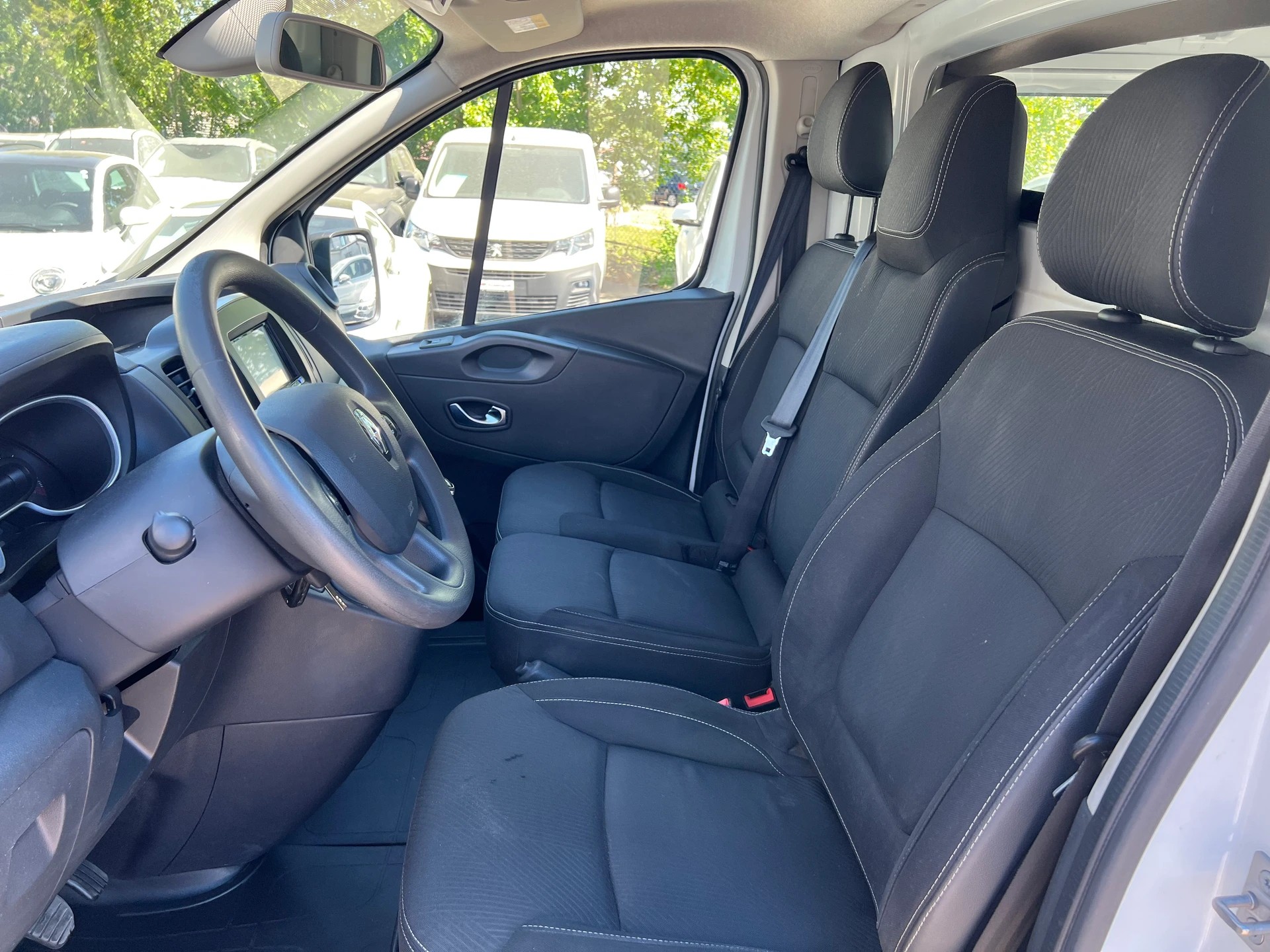 RENAULT Trafic 2.0 dCi 120 3.0t Business L1H1 * CH-Fahrzeug * Ab MFK * Klima * Rückfahrkamera *-image-7