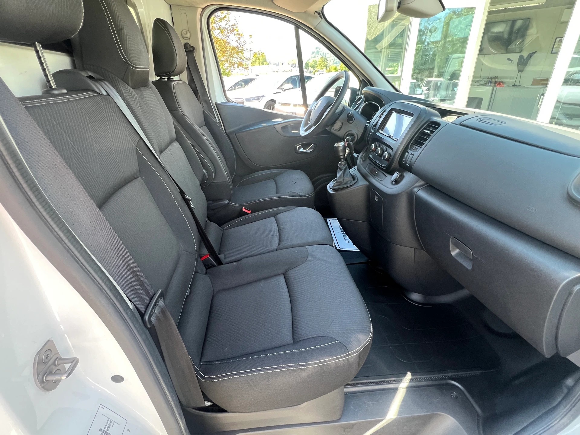 RENAULT Trafic 2.0 dCi 120 3.0t Business L1H1 * CH-Fahrzeug * Ab MFK * Klima * Rückfahrkamera *-image-8