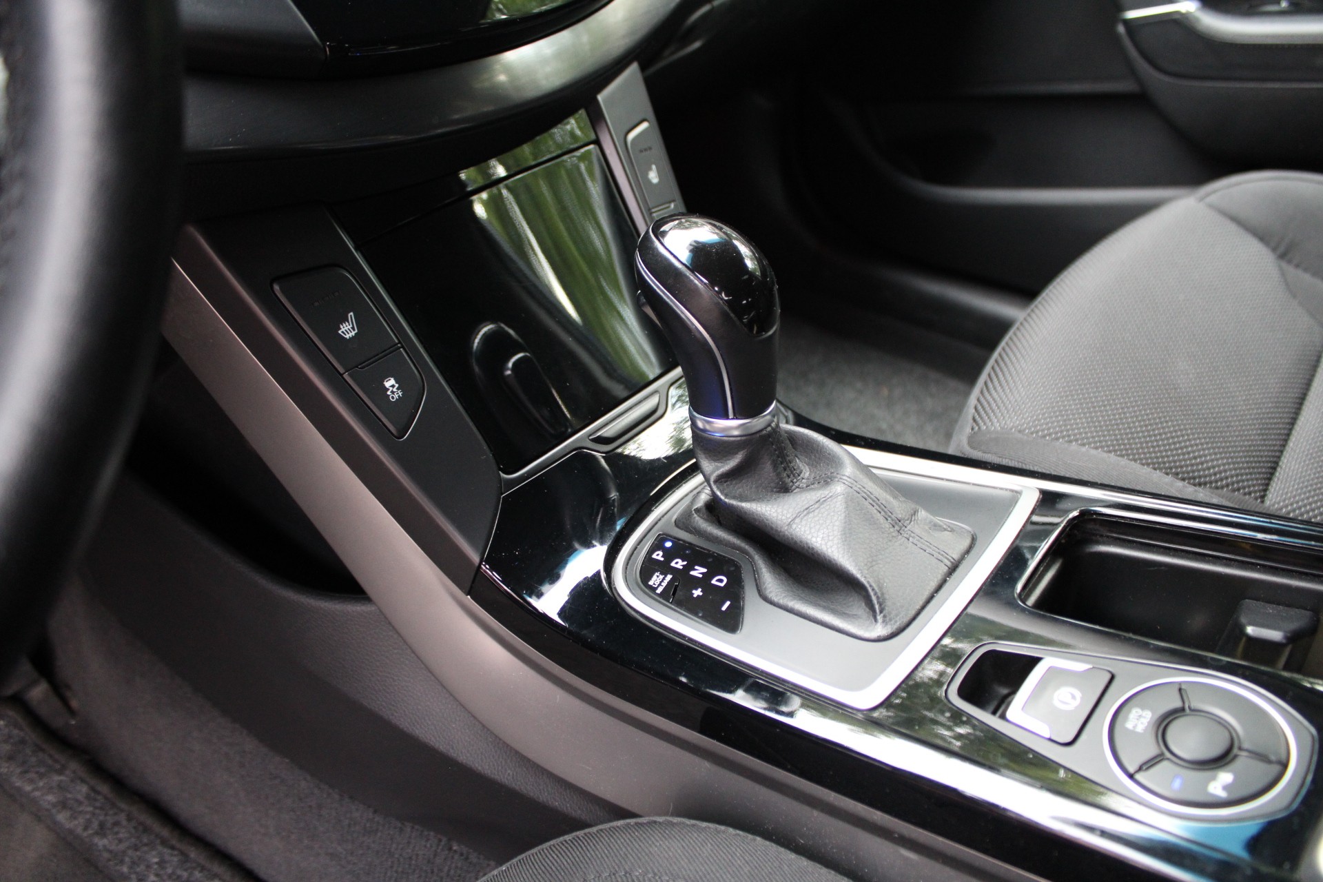 HYUNDAI i40 Wagon 2.0 GDi Style Automatic-image-12