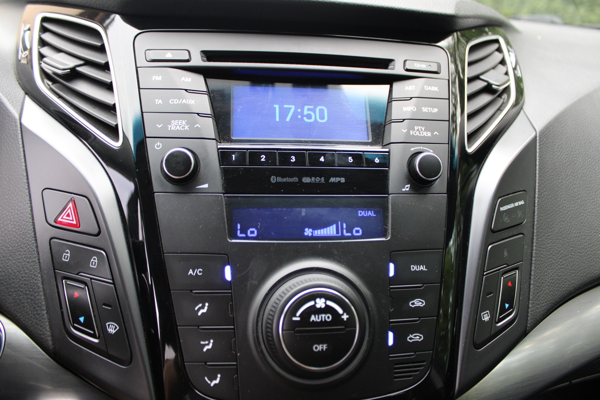 HYUNDAI i40 Wagon 2.0 GDi Style Automatic-image-9