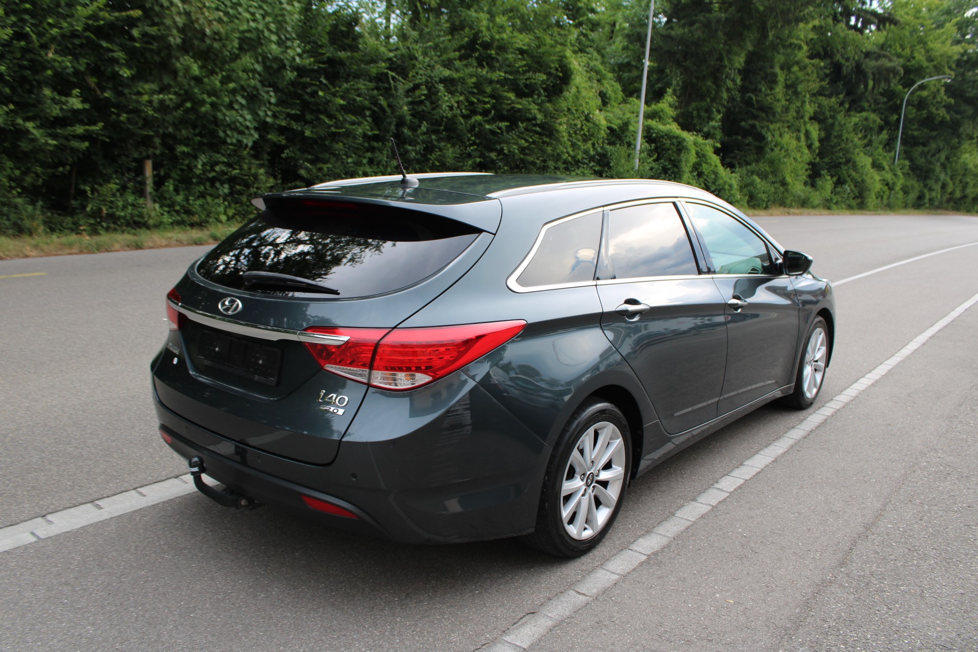 HYUNDAI i40 Wagon 2.0 GDi Style Automatic-image-3