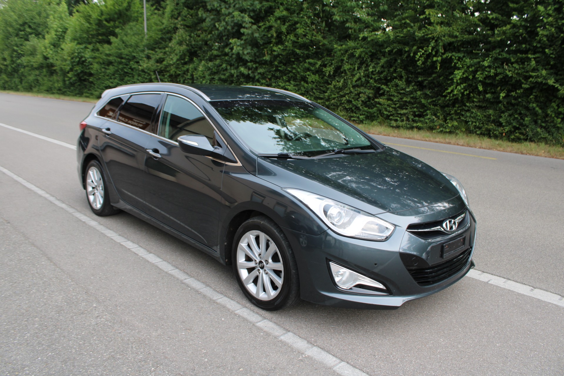 HYUNDAI i40 Wagon 2.0 GDi Style Automatic-image-2