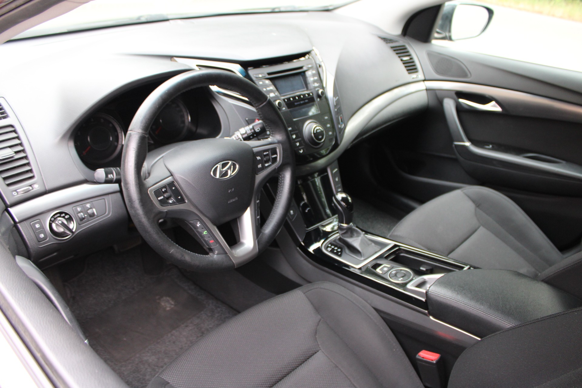 HYUNDAI i40 Wagon 2.0 GDi Style Automatic-image-4