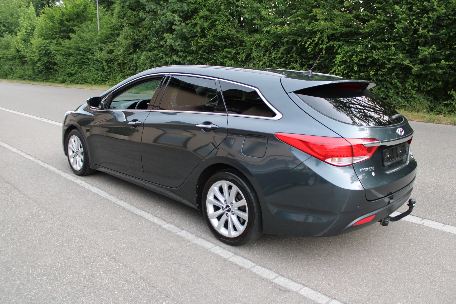 HYUNDAI i40 Wagon 2.0 GDi Style Automatic-image-1