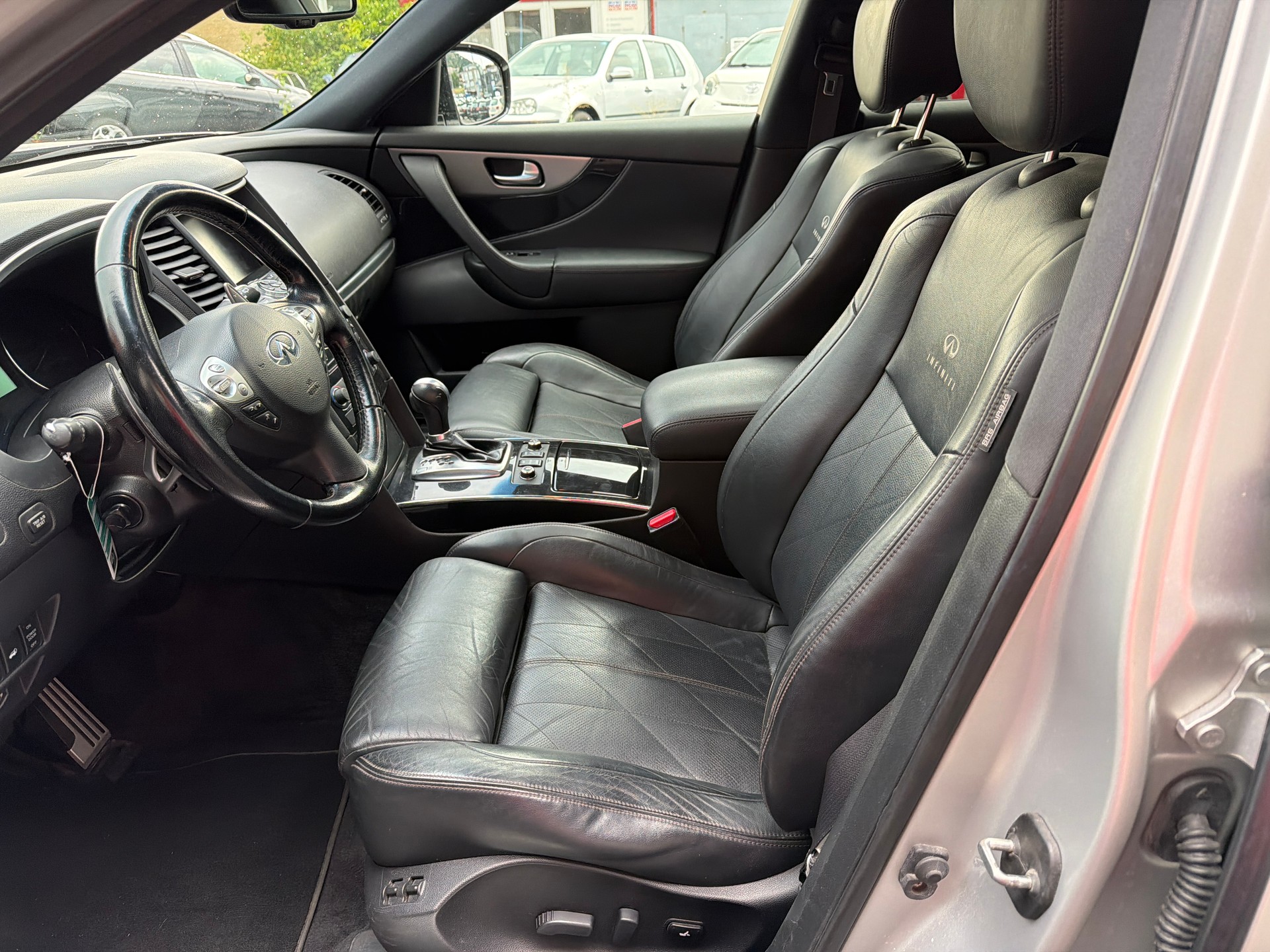 INFINITI FX50 S Premium AWD Automatic-image-9