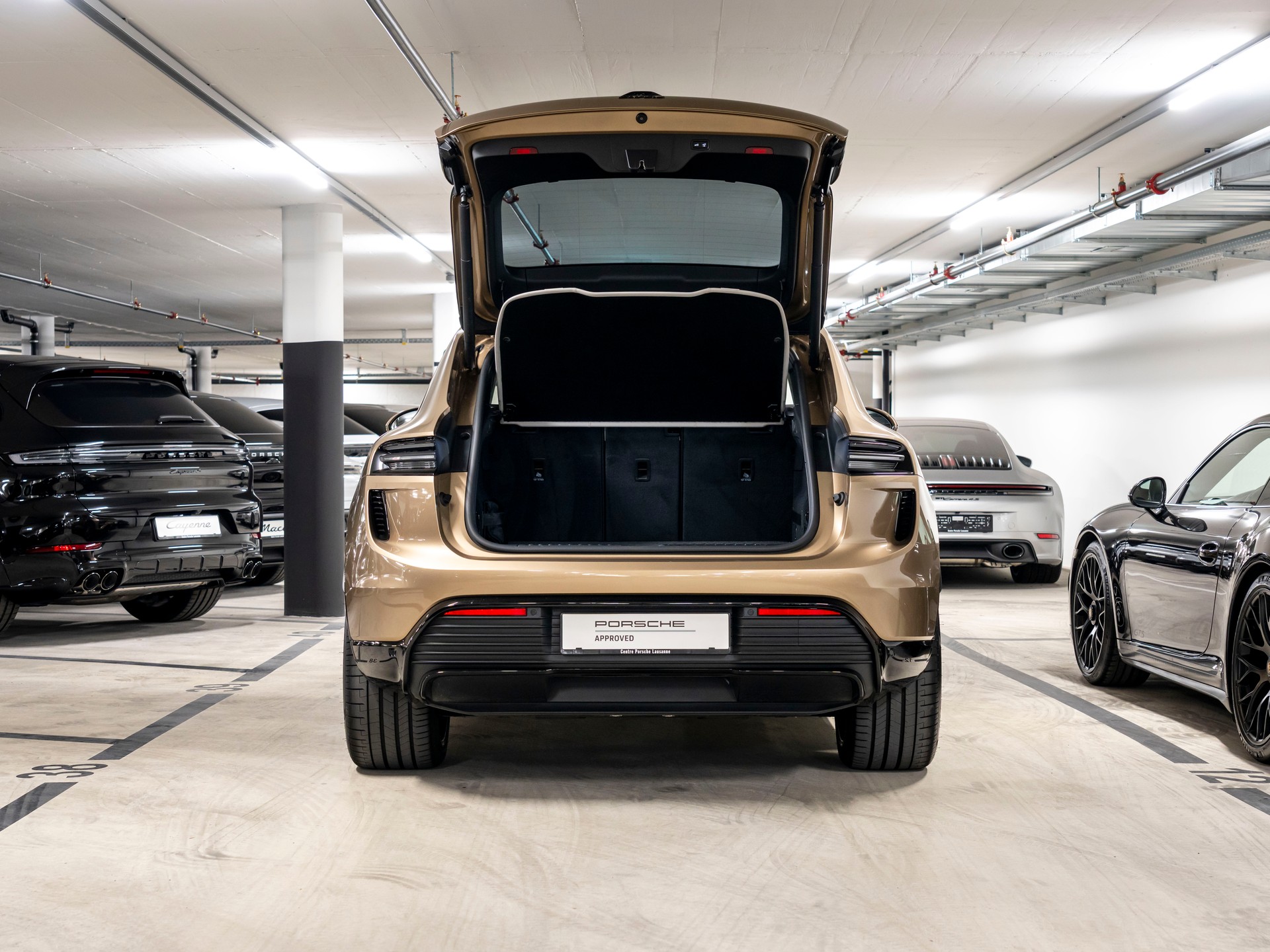 PORSCHE Macan Turbo 100kWh-image-5