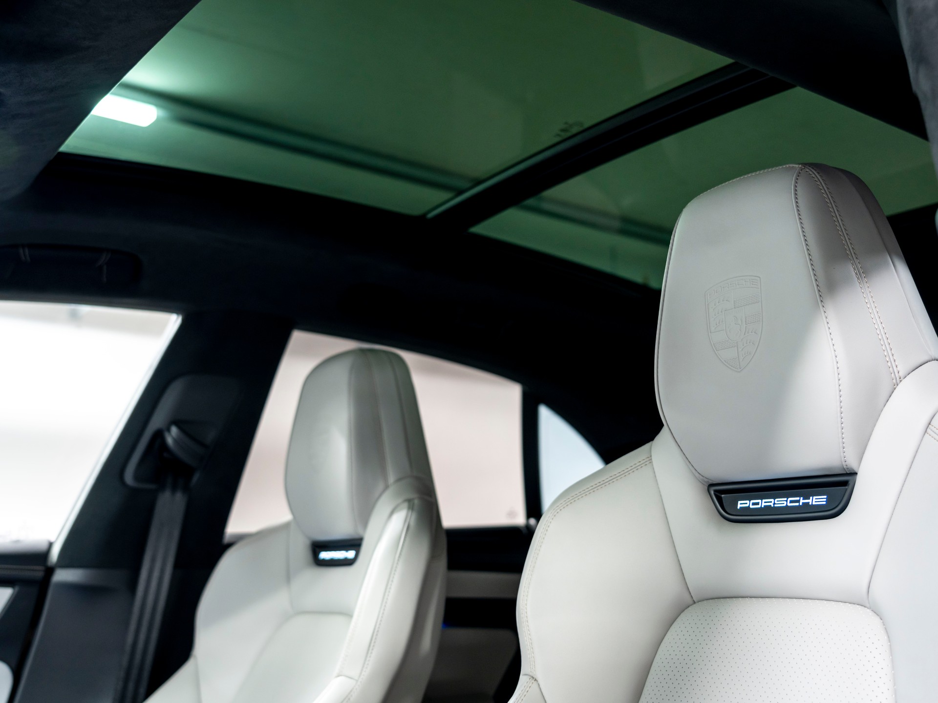 PORSCHE Macan Turbo 100kWh-image-18