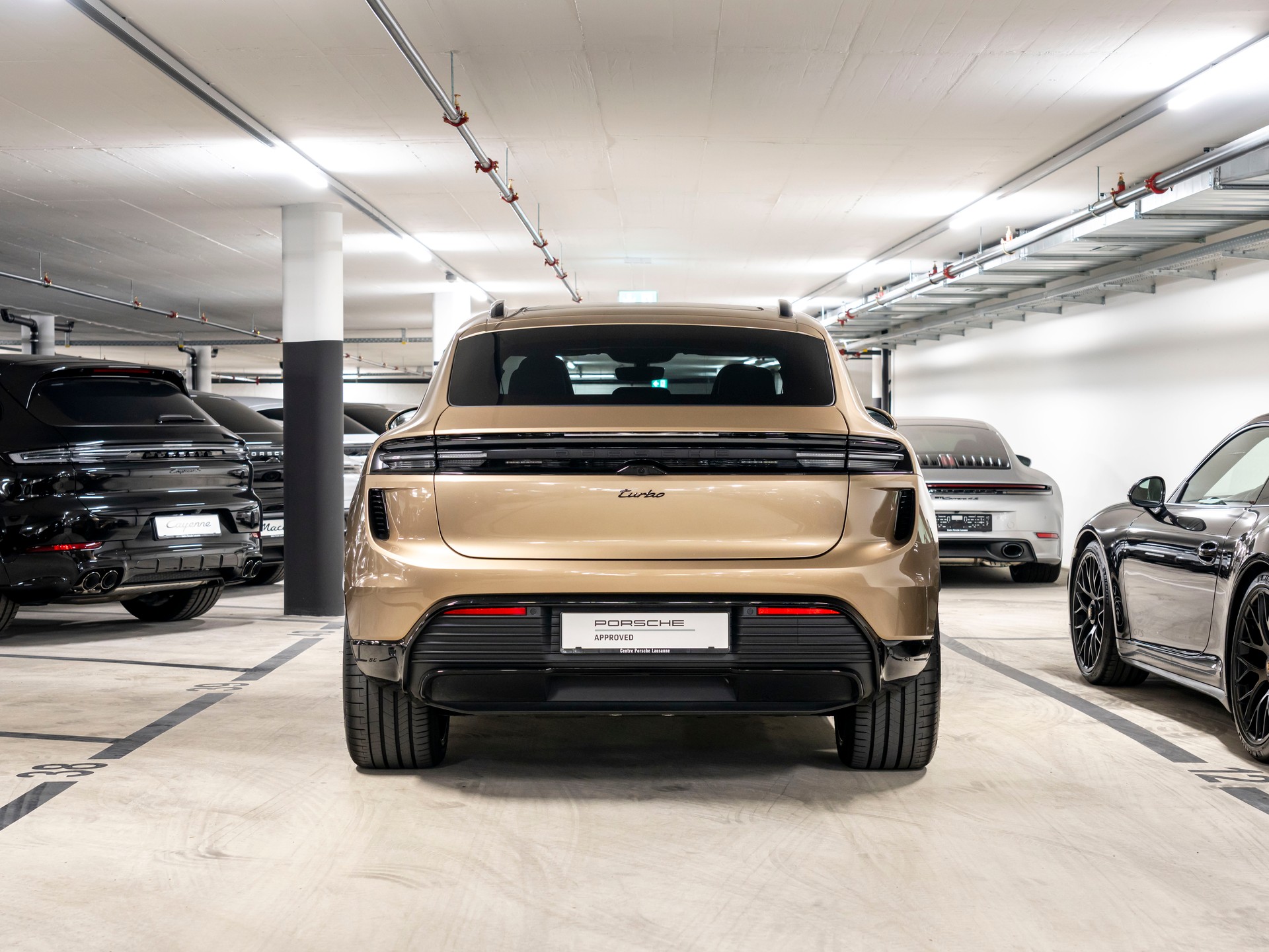 PORSCHE Macan Turbo 100kWh-image-4
