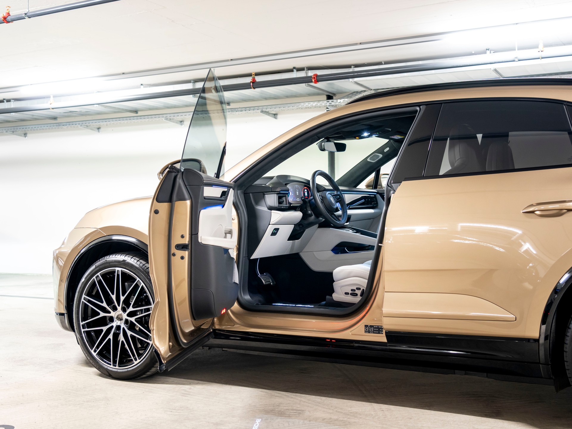 PORSCHE Macan Turbo 100kWh-image-11