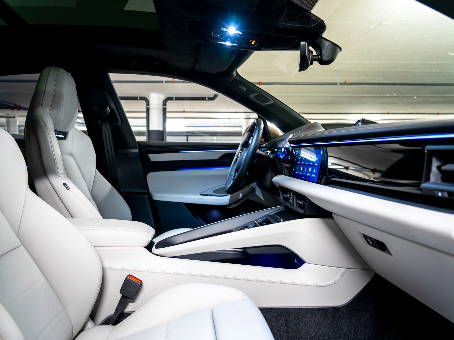 PORSCHE Macan Turbo 100kWh-image-24
