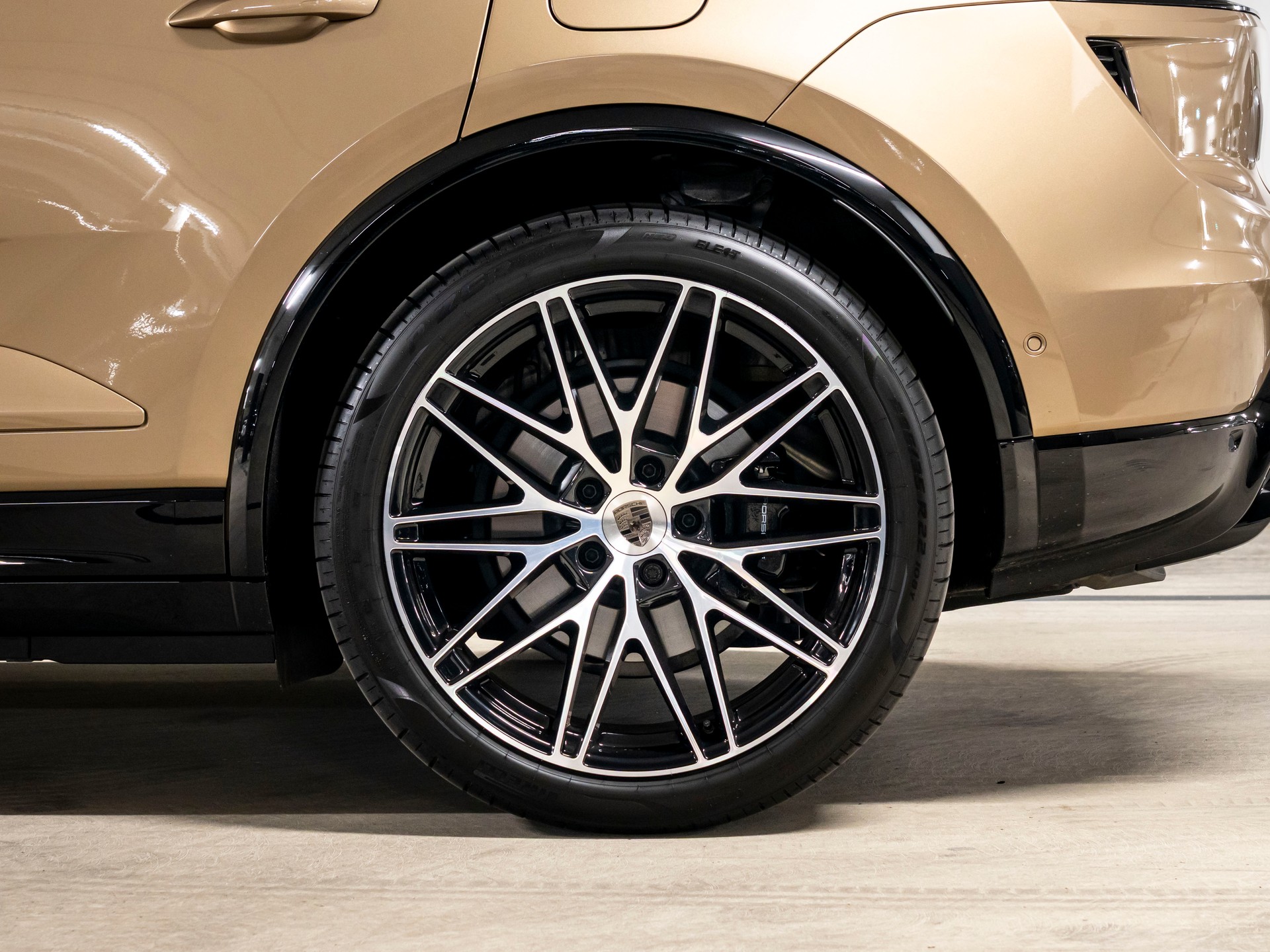 PORSCHE Macan Turbo 100kWh-image-10