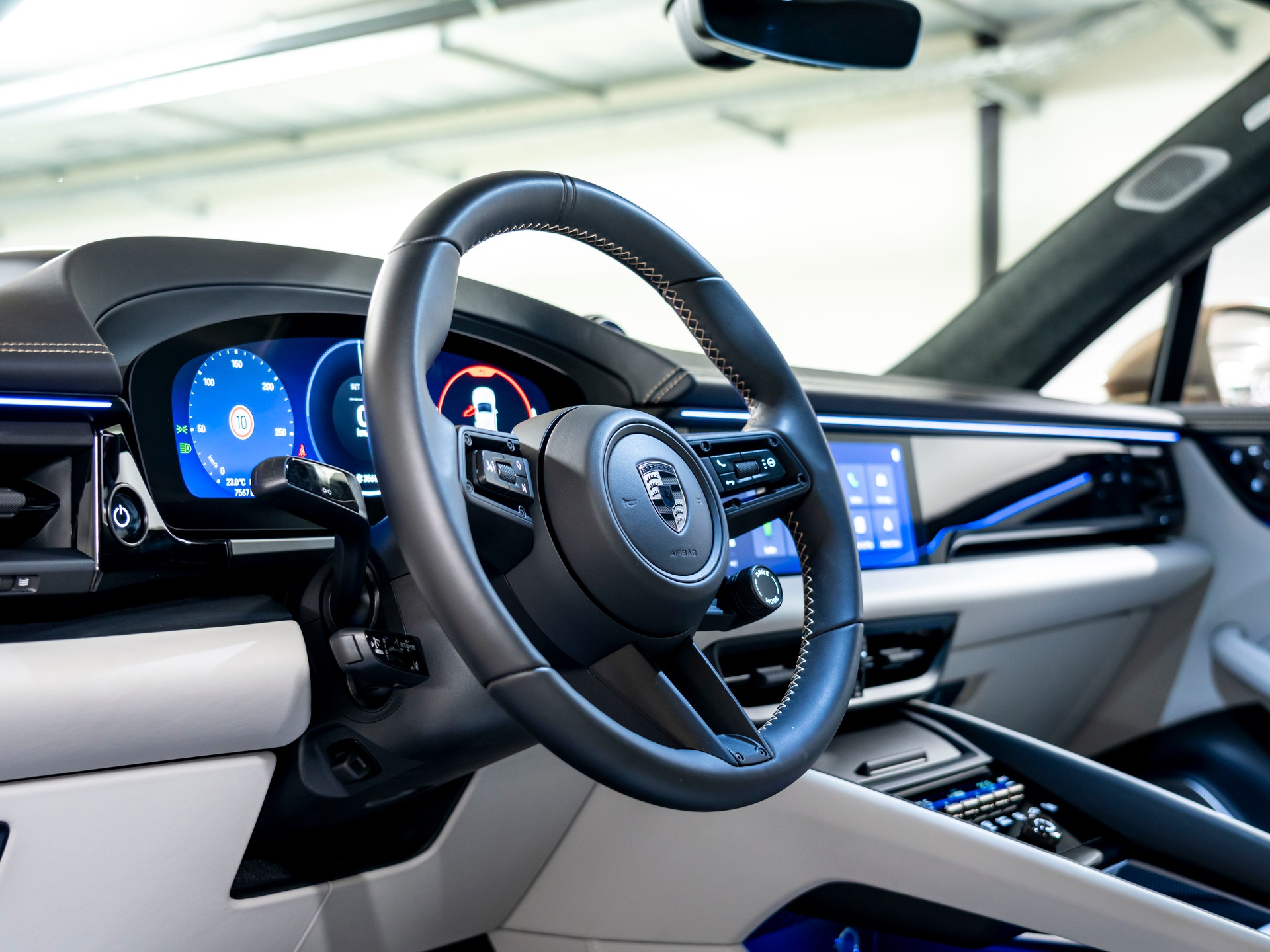 PORSCHE Macan Turbo 100kWh-image-15