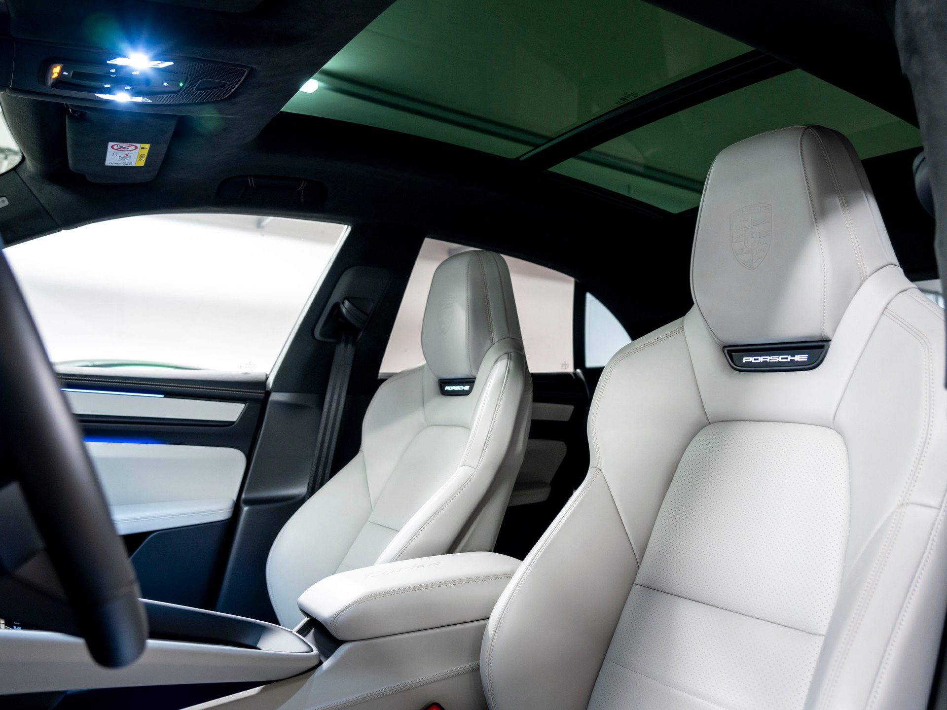 PORSCHE Macan Turbo 100kWh-image-13
