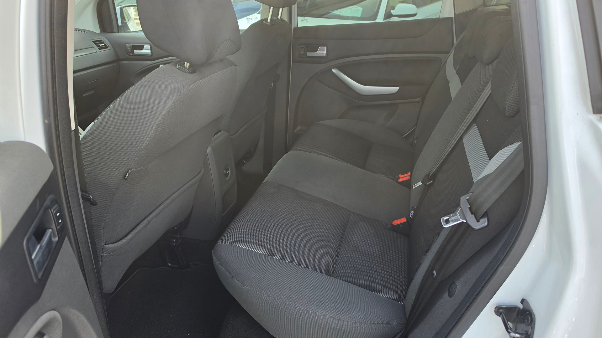 FORD Kuga 2.0 TDCi Titanium 4WD-image-8
