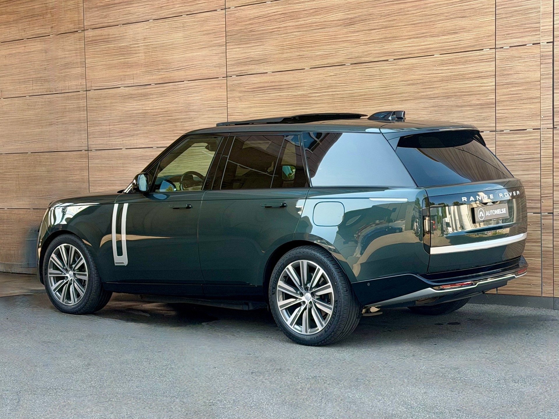 LAND ROVER Range Rover P550e Si6 PHEV Autobiography Automatic - Belgravia Green - 22J - Panorama --image-4