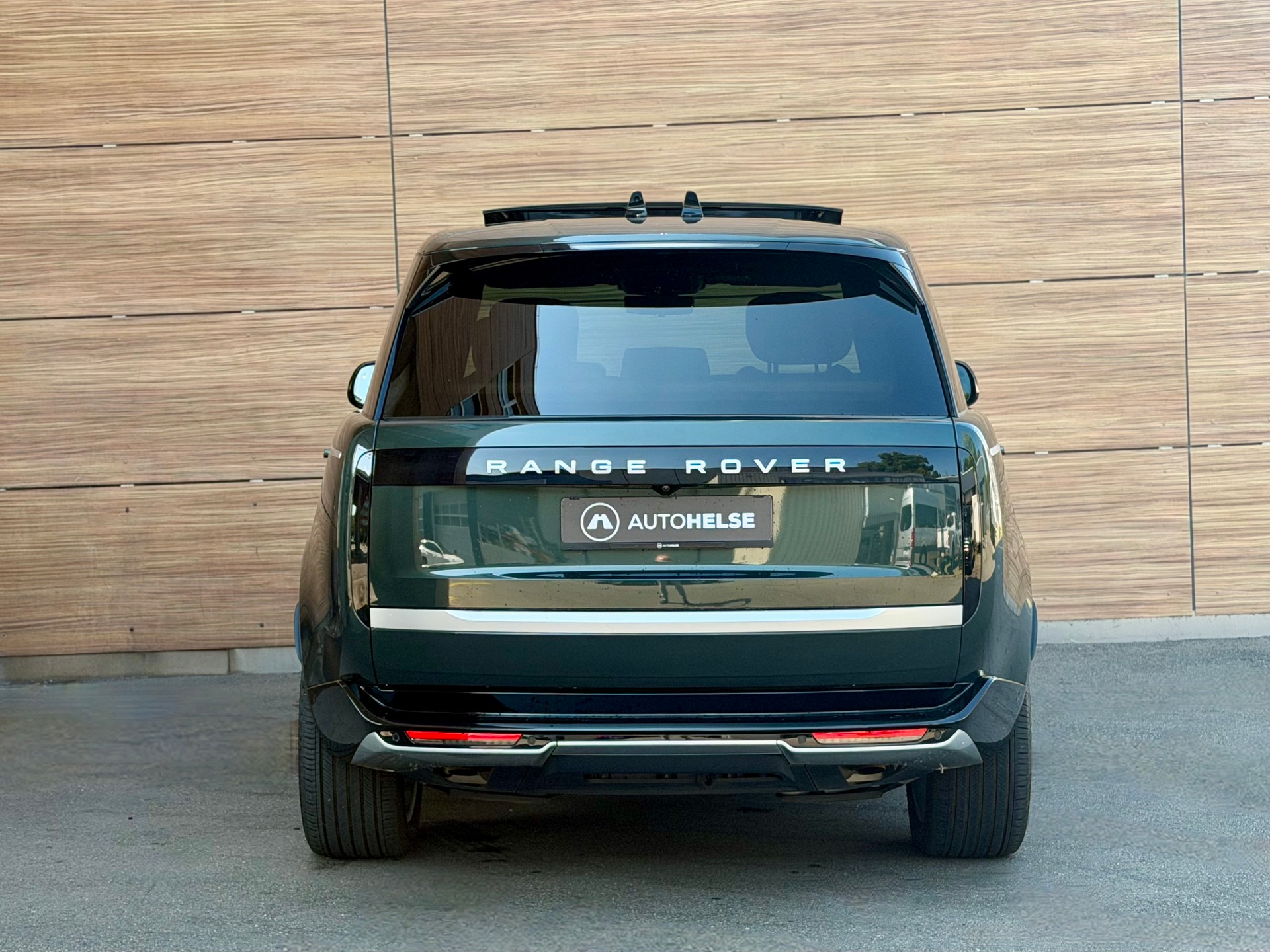 LAND ROVER Range Rover P550e Si6 PHEV Autobiography Automatic - Belgravia Green - 22J - Panorama --image-3