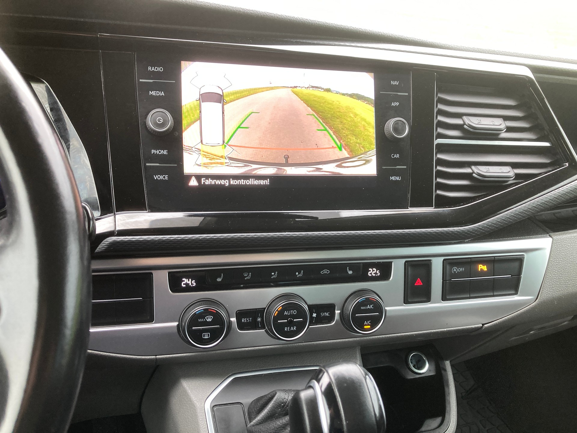 VW T6.1 2.0 TDI DSG 8 Sitzer mit Anhängerkupplung-image-14