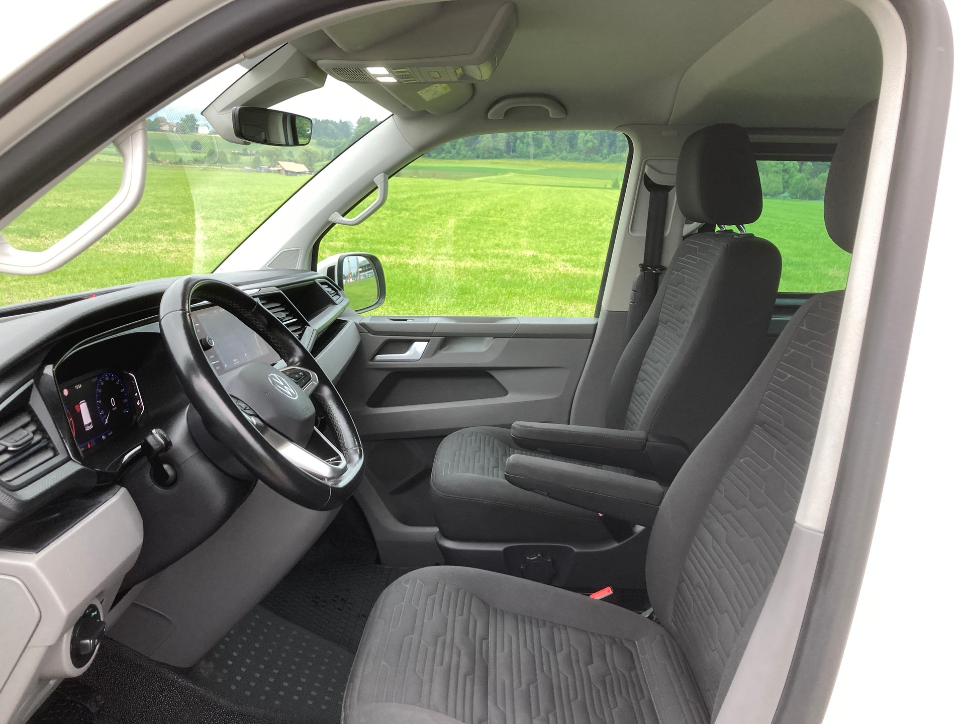 VW T6.1 2.0 TDI DSG 8 Sitzer mit Anhängerkupplung-image-10